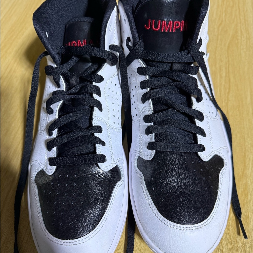 Nike Air Jordan 1 Mid White/Black/Red – Men’s Size 12 – Excellent Condition